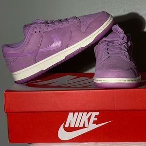 Purple W size 9 Nike dunks low